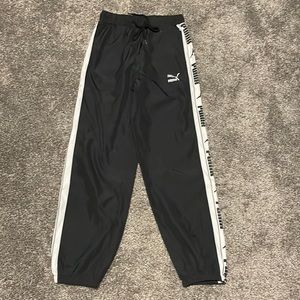 PUMA Women’s Black Jogger Pants Size M